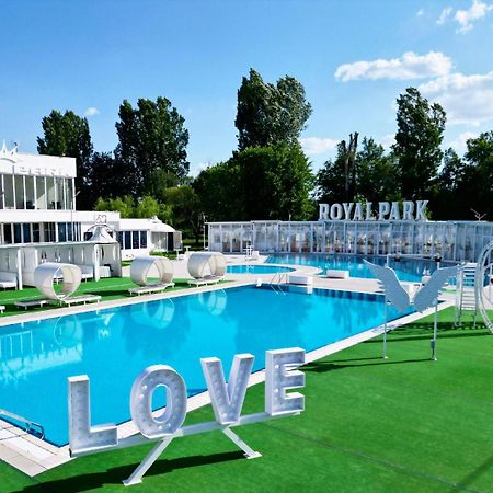 Royal Park Complex Hotel Bascov Luaran gambar