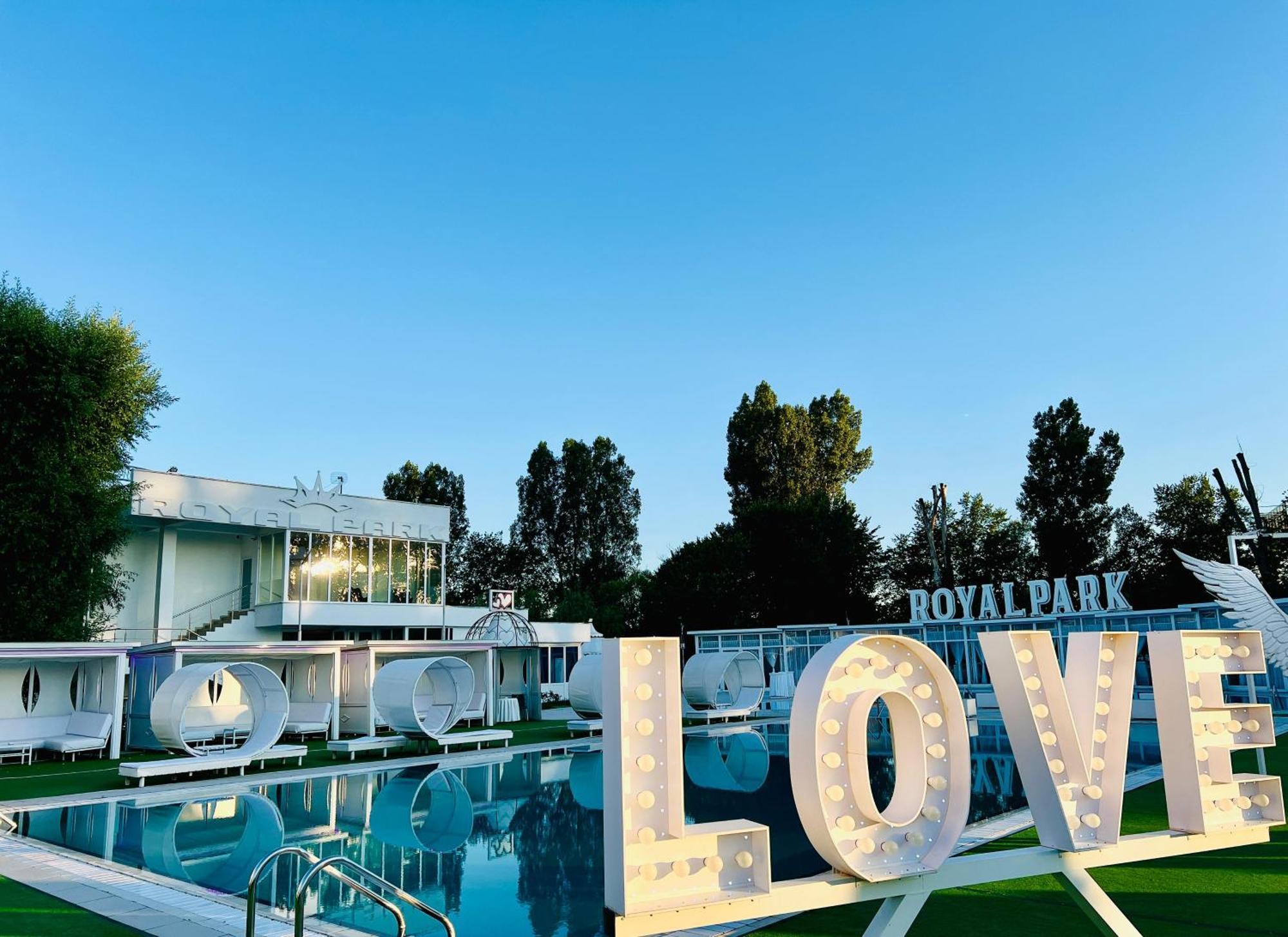 Royal Park Complex Hotel Bascov Luaran gambar