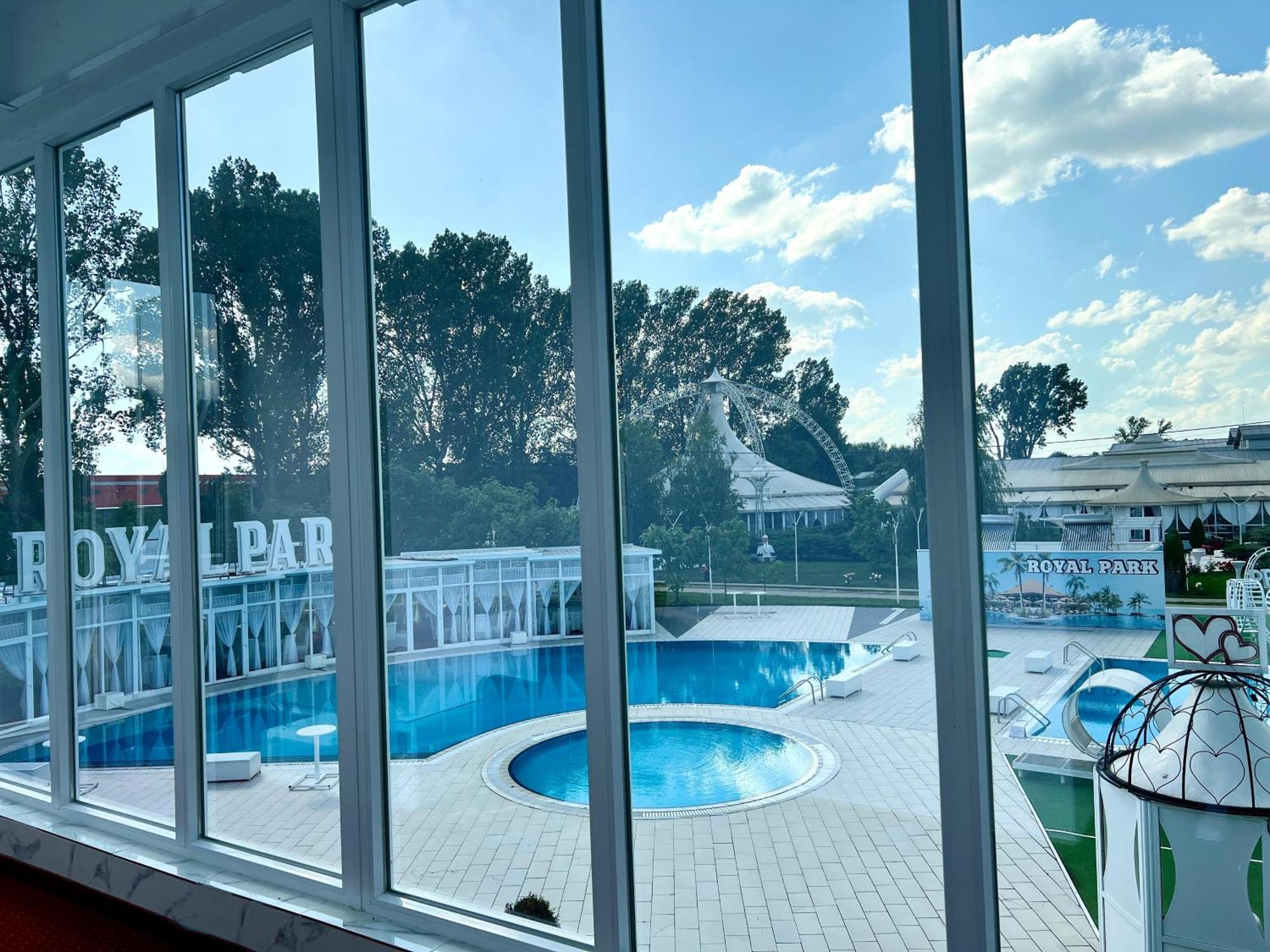 Royal Park Complex Hotel Bascov Luaran gambar